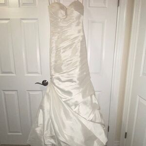 Gorgeous Crème Couture Ivory Strapless Wedding Dress